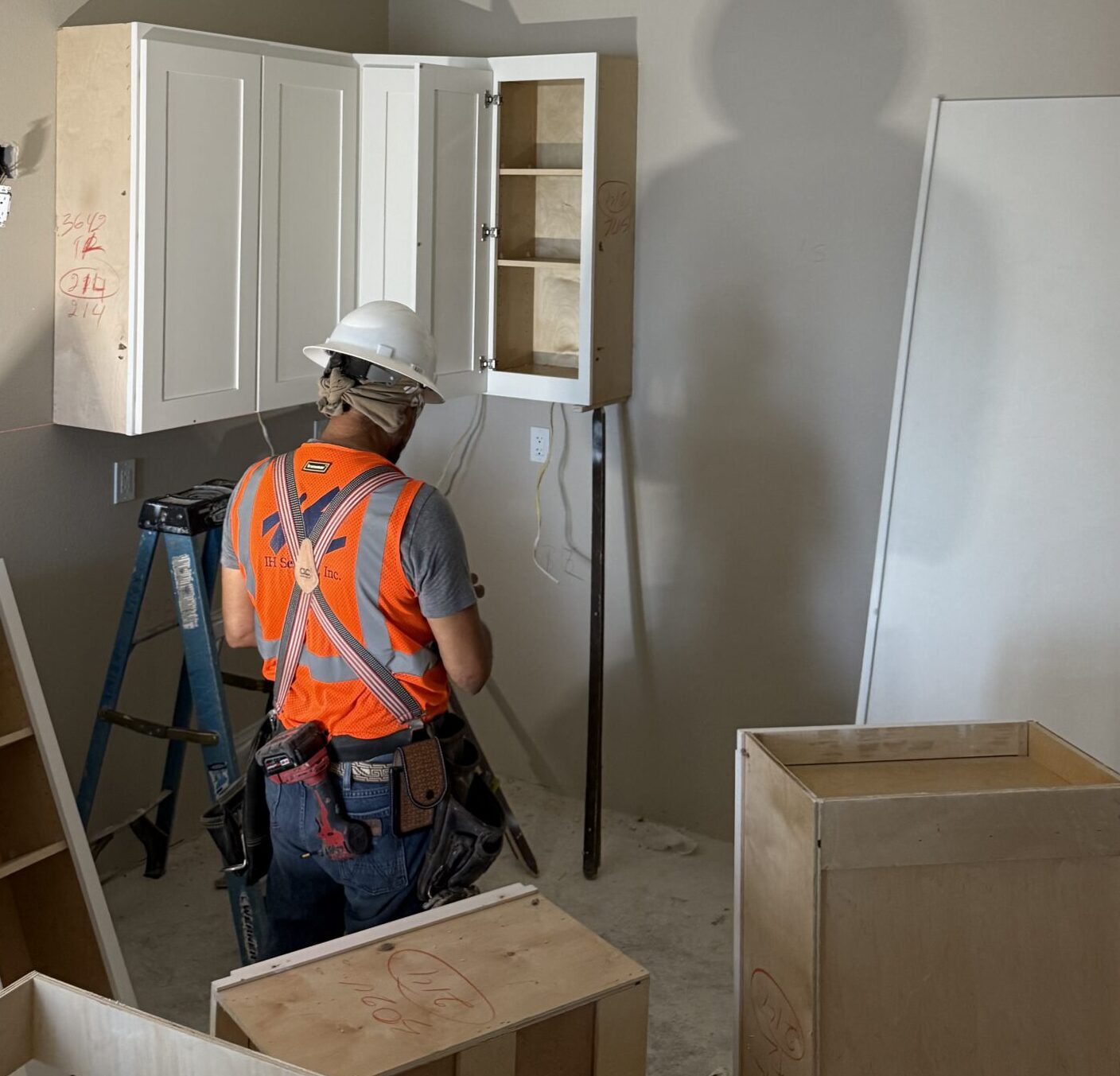 Buyer’s Guide to the Best Cabinet Materials for Apartment Communities 